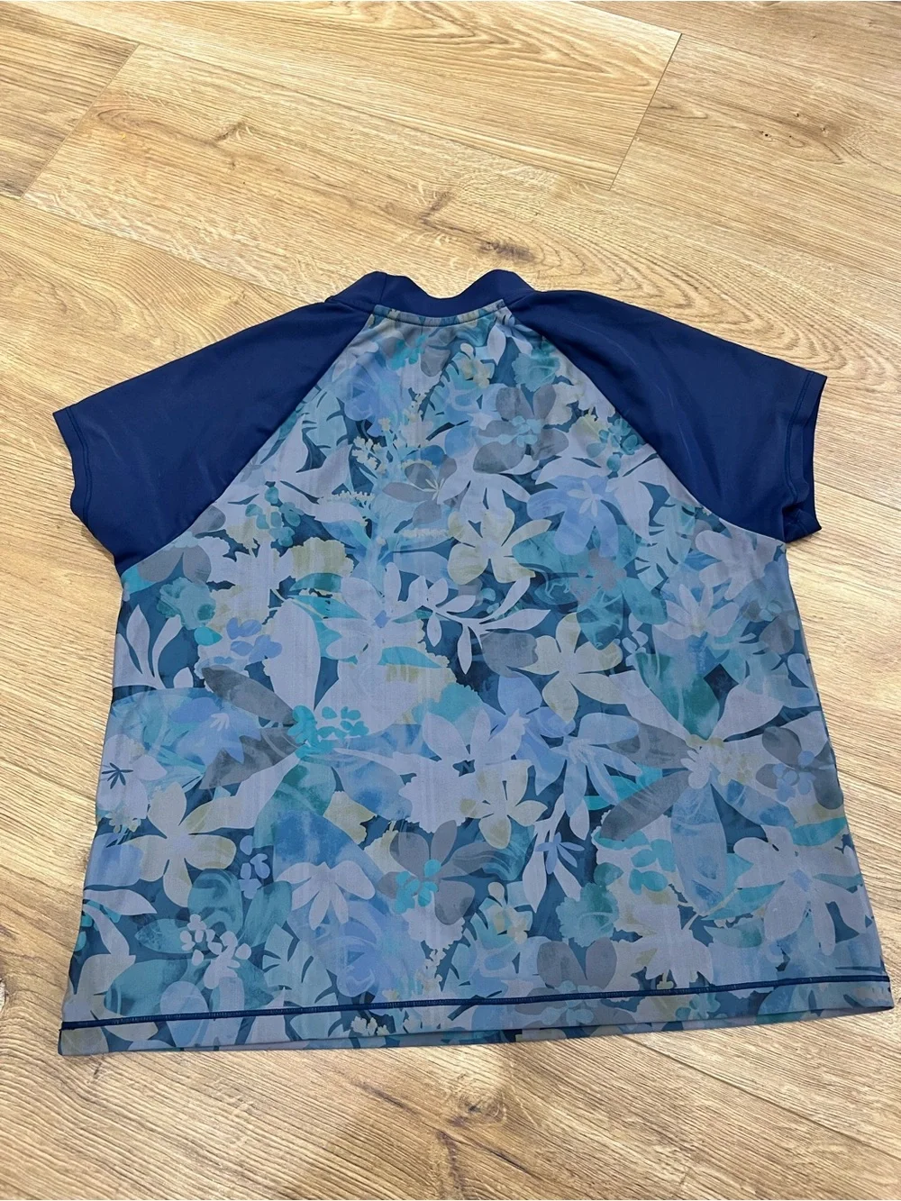 Athleta Girl Swim Top Rash Guard Blue Gray Leaf Girls Size XXL Short Sleeve